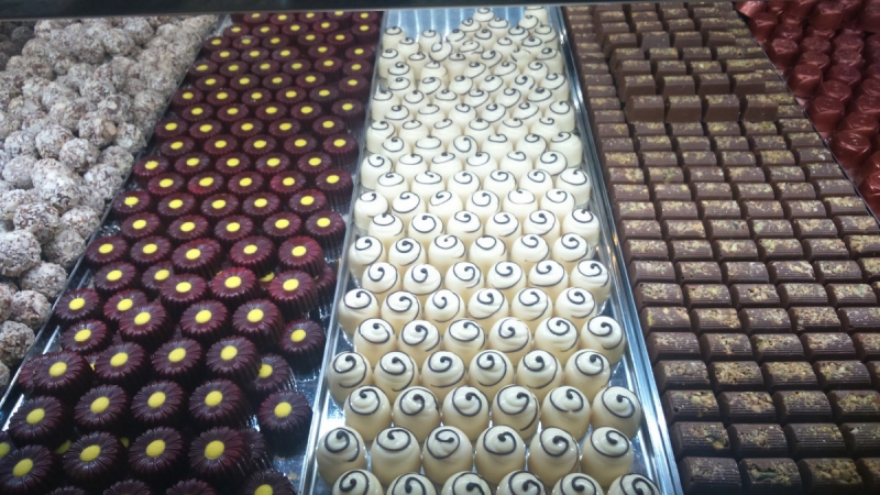 vente-MOUGINS-min_chocolates_milk_chocolate_white_chocolate_truffles_candy_food_treat_cacao-1213769